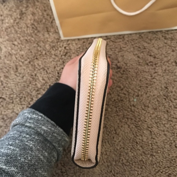 Light pink Michael Kors wallet - Picture 6 of 6